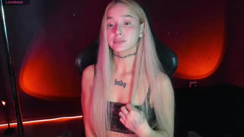 Snapshot of ashmila chatting on 09.25.25 Mila online show from 09.25.25