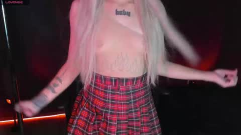 Snapshot of ashmila chatting on 09.27.25 Mila online show from 09.27.25