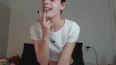 Snapshot of ashquartz chatting on 12.19.24 Ash online show from 12.19.24