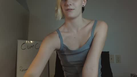 Snapshot of ashquartz chatting on 09.10.25 Ash online show from 09.10.25