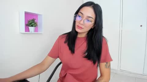 Snapshot of asiam_brunet chatting on 01.07.25 Camila online show from 01.07.25