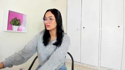 Snapshot of asiam_brunet chatting on 01.16.25 Camila online show from 01.16.25