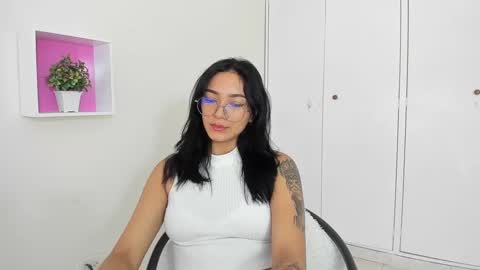 Snapshot of asiam_brunet chatting on 01.31.25 Camila online show from 01.31.25