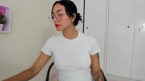 Snapshot of asiam_brunet chatting on 02.08.25 Camila online show from 02.08.25