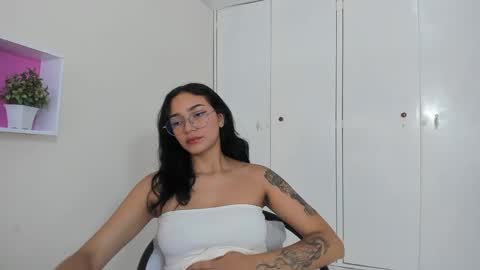 Snapshot of asiam_brunet chatting on 02.20.25 Camila online show from 02.20.25