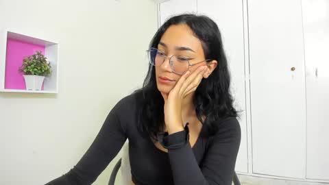 Snapshot of asiam_brunet chatting on 02.21.25 Camila online show from 02.21.25