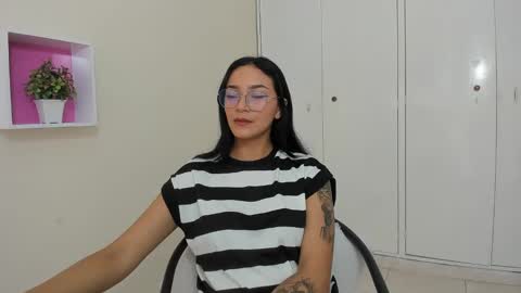 Snapshot of asiam_brunet chatting on 02.26.25 Camila online show from 02.26.25