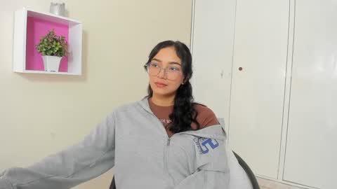 Snapshot of asiam_brunet chatting on 02.28.25 Camila online show from 02.28.25