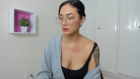 Snapshot of asiam_brunet chatting on 03.05.25 Camila online show from 03.05.25