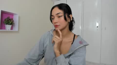 Snapshot of asiam_brunet chatting on 03.11.25 Camila online show from 03.11.25