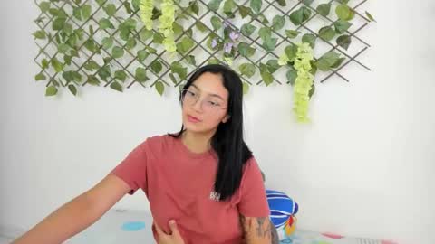 Snapshot of asiam_brunet chatting on 10.15.25 Camila online show from 10.15.25