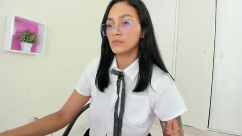 Snapshot of asiam_brunet chatting on 10.27.25 Camila online show from 10.27.25