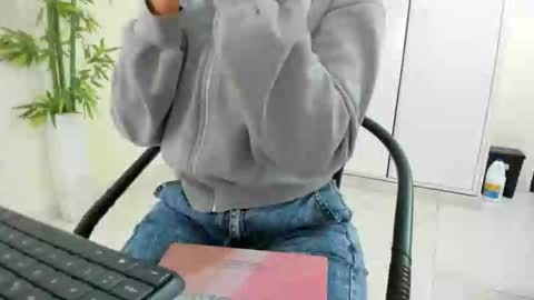 Snapshot of asiam_brunet chatting on 10.31.25 Camila online show from 10.31.25