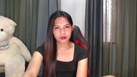 Snapshot of asian_boy_ralph143 chatting on 12.28.24 ELLE dont forget to follow and thumbs up online show from 12.28.24