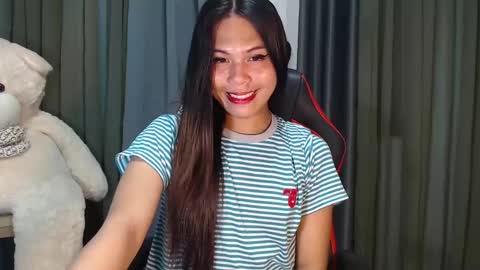 Snapshot of asian_boy_ralph143 chatting on 12.29.24 ELLE dont forget to follow and thumbs up online show from 12.29.24