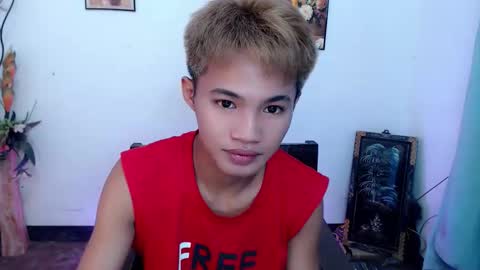 Snapshot of asian_lover05 chatting on 09.15.25 asian_lover05 online show from 09.15.25