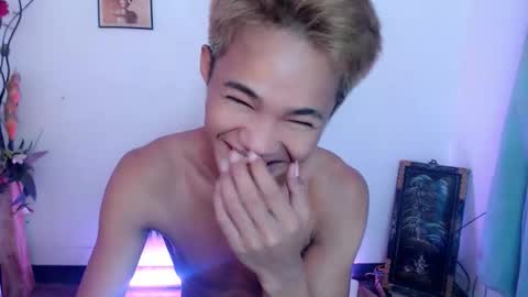 Snapshot of asian_lover05 chatting on 09.17.25 asian_lover05 online show from 09.17.25