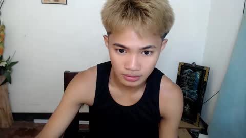 Snapshot of asian_lover05 chatting on 09.22.25 asian_lover05 online show from 09.22.25