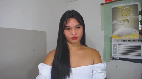 Snapshot of asian_yannie chatting on 10.09.25 Yan online show from 10.09.25