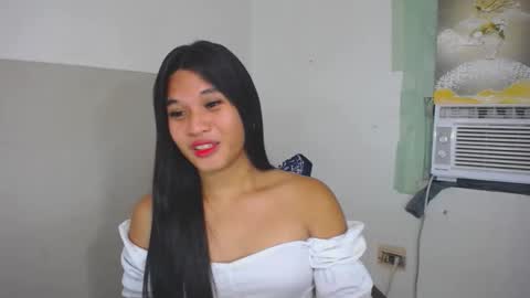 Snapshot of asian_yannie chatting on 10.22.25 Yan online show from 10.22.25