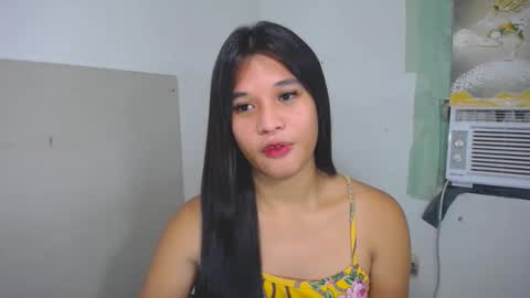 Snapshot of asian_yannie chatting on 10.29.25 Yan online show from 10.29.25