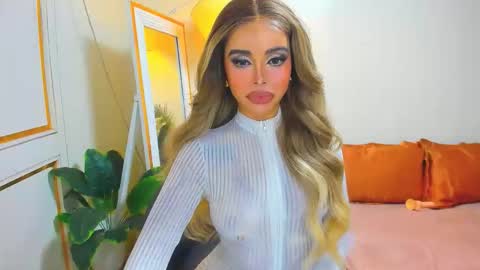 Snapshot of asiandiamond69 chatting on 09.14.25 elizabeth arden online show from 09.14.25