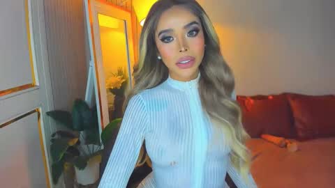 Snapshot of asiandiamond69 chatting on 09.25.25 elizabeth arden online show from 09.25.25