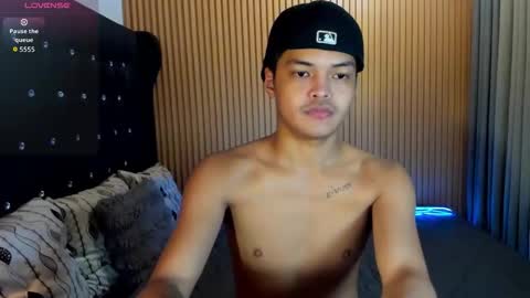 Snapshot of asianhugescott chatting on 12.01.25 VICTORIA SCOTT online show from 12.01.25