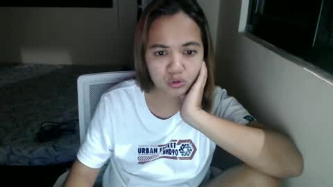 Snapshot of asianprettymay chatting on 10.13.25 asianprettymay online show from 10.13.25