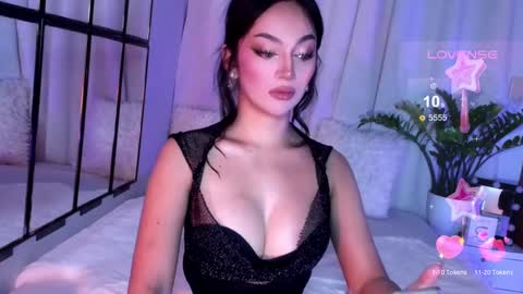 Miss Nia online show from 12.19.24