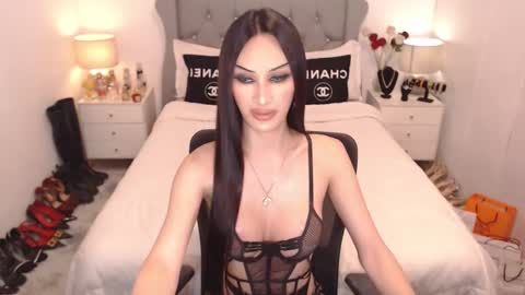 Snapshot of asiantartcummers chatting on 01.04.25 Kylie online show from 01.04.25
