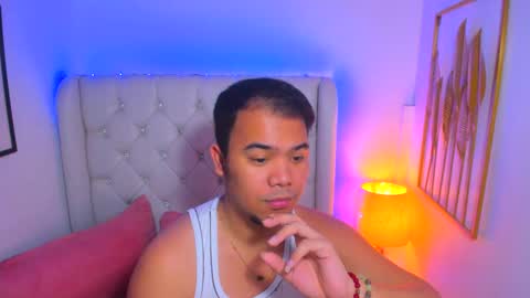 Snapshot of asianzero chatting on 02.04.25 Zero online show from 02.04.25