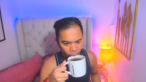 Snapshot of asianzero chatting on 02.06.25 Zero online show from 02.06.25