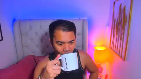 Snapshot of asianzero chatting on 02.08.25 Zero online show from 02.08.25