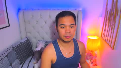 Snapshot of asianzero chatting on 02.11.25 Zero online show from 02.11.25