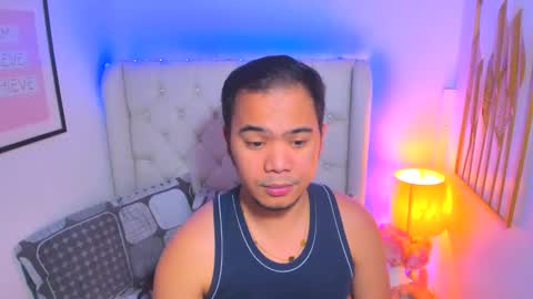 Snapshot of asianzero chatting on 02.14.25 Zero online show from 02.14.25