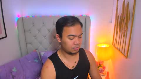 Snapshot of asianzero chatting on 02.23.25 Zero online show from 02.23.25