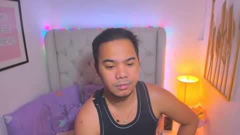 Snapshot of asianzero chatting on 02.25.25 Zero online show from 02.25.25