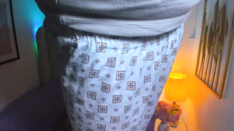 Snapshot of asianzero chatting on 02.26.25 Zero online show from 02.26.25