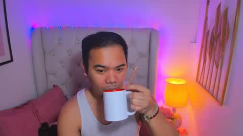 Snapshot of asianzero chatting on 03.04.25 Zero online show from 03.04.25