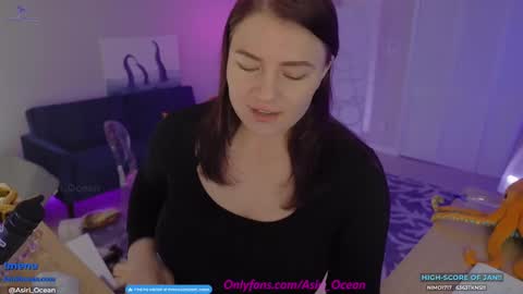 Asiri   pronounced Ah-siri Please no nicknames   3 online show from 01.27.25