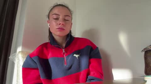 Snapshot of asleyfabello chatting on 07.22.26 Monica online show from 07.22.26
