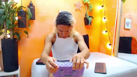 Snapshot of aslyhernandez chatting on 12.07.24 ASLY online show from 12.07.24