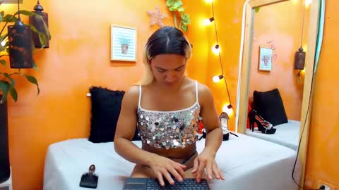 Snapshot of aslyhernandez chatting on 12.14.24 ASLY online show from 12.14.24