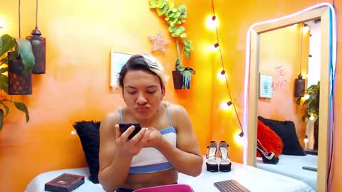 Snapshot of aslyhernandez chatting on 12.21.24 ASLY online show from 12.21.24