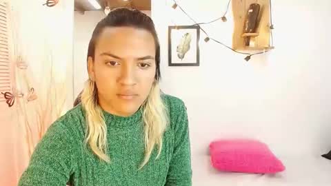 Snapshot of aslyhernandez chatting on 01.29.25 ASLY online show from 01.29.25