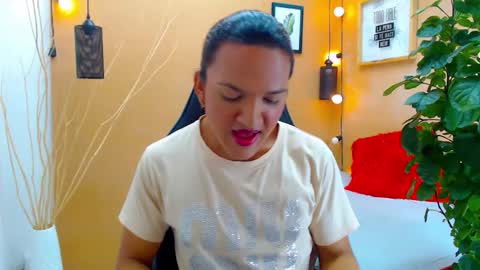 Snapshot of aslyhernandez chatting on 09.17.25 ASLY online show from 09.17.25