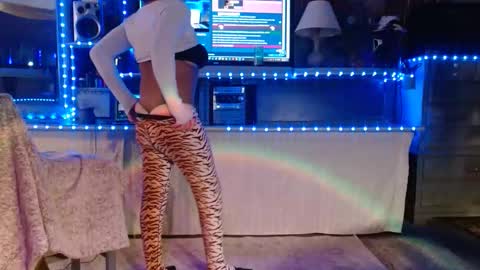 SIR WILLIAM online show from 03.23.26