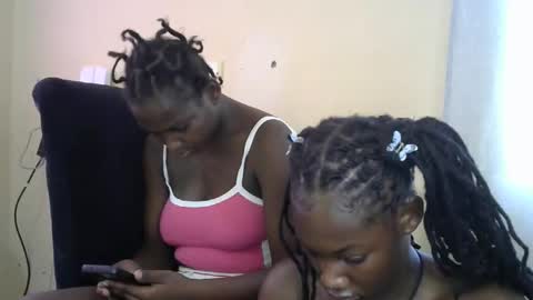 Snapshot of ass_wife chatting on 10.15.25 ass_wife online show from 10.15.25