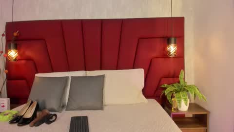 instagramsoofiaa giraldo online show from 12.02.25